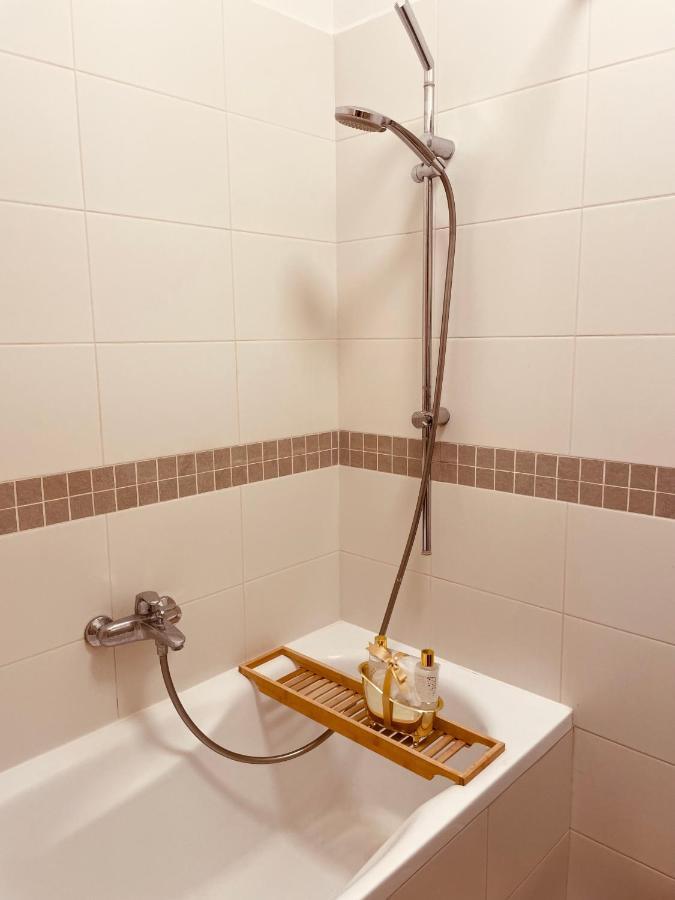 Luxury 4-Bedroom Apartment In Centre - Self-Check In & Fast Wifi Warsaw Exterior photo