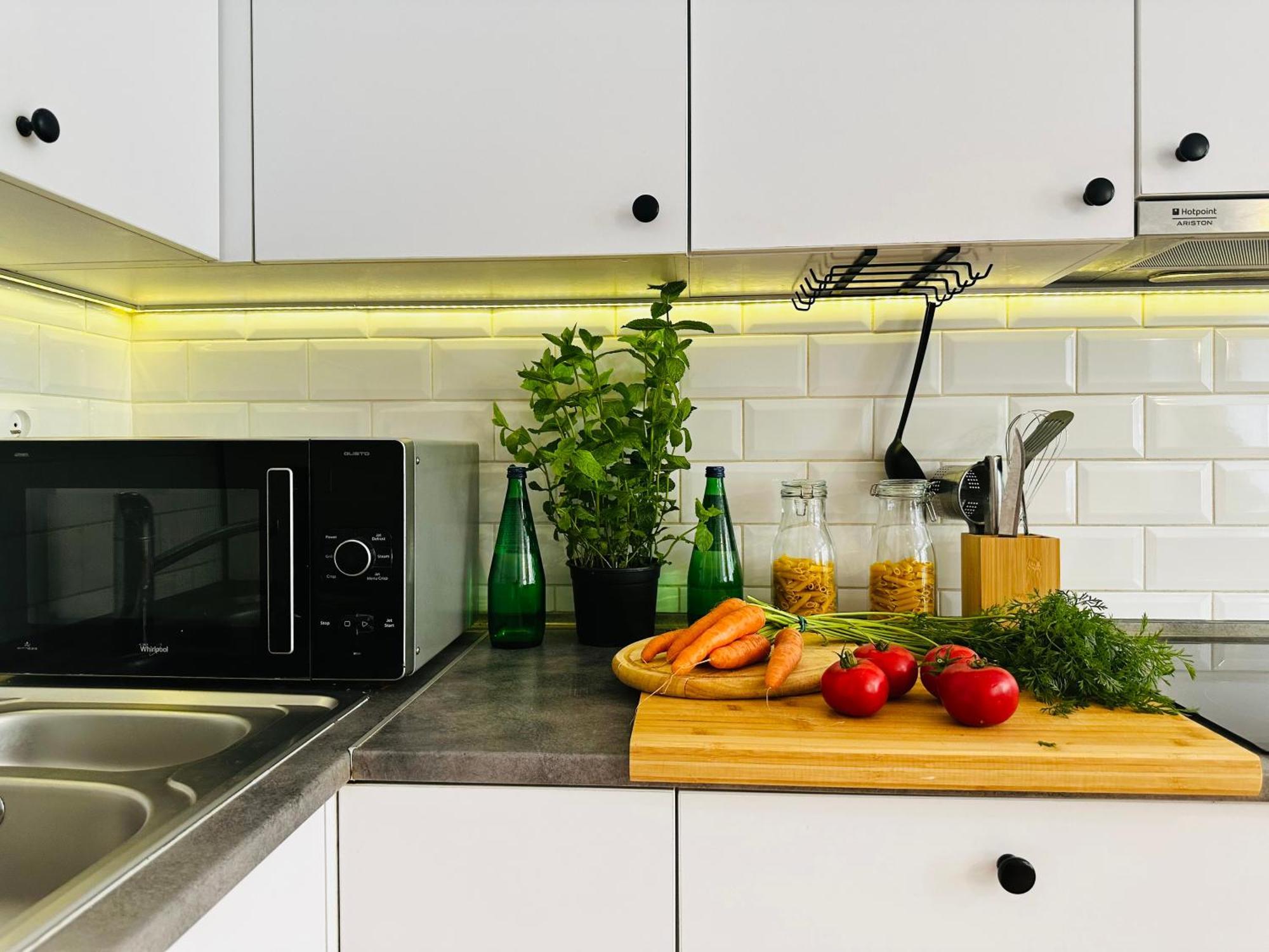 Luxury 4-Bedroom Apartment In Centre - Self-Check In & Fast Wifi Warsaw Exterior photo