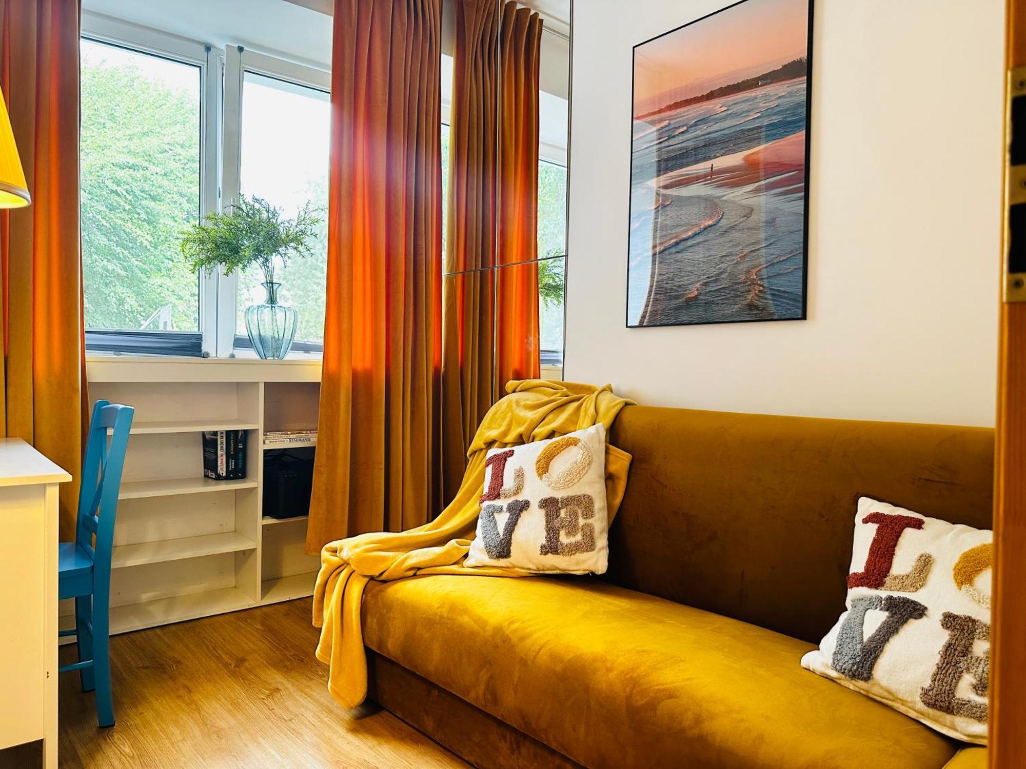 Luxury 4-Bedroom Apartment In Centre - Self-Check In & Fast Wifi Warsaw Exterior photo