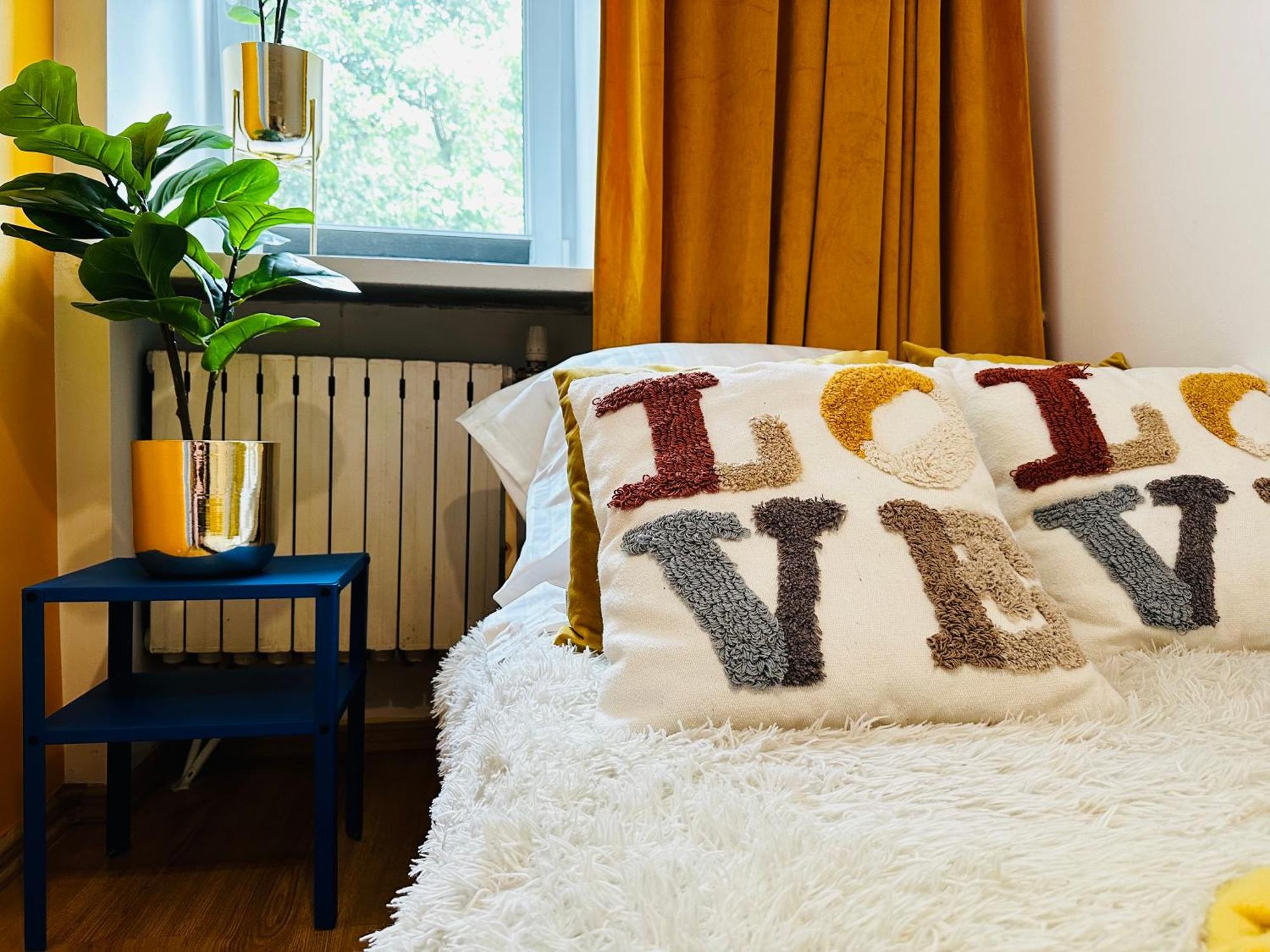 Luxury 4-Bedroom Apartment In Centre - Self-Check In & Fast Wifi Warsaw Exterior photo