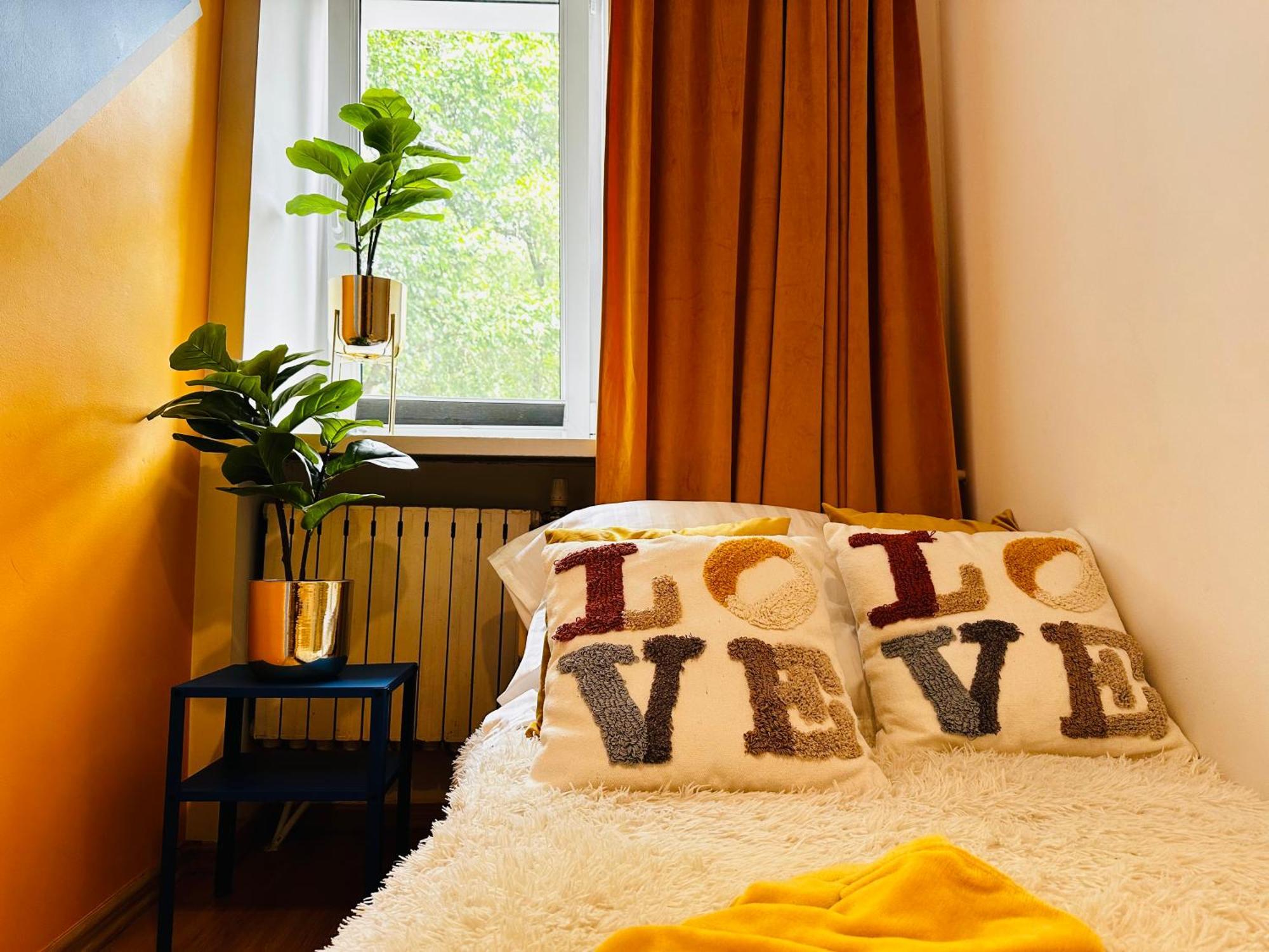 Luxury 4-Bedroom Apartment In Centre - Self-Check In & Fast Wifi Warsaw Exterior photo